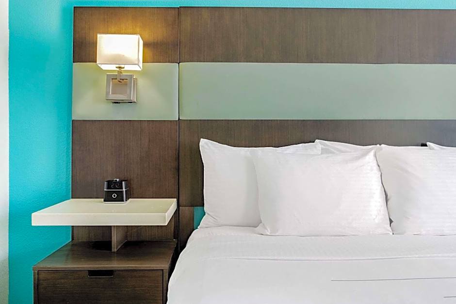 La Quinta Inn & Suites by Wyndham Northlake Ft. Worth