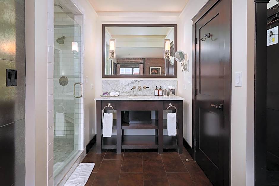 Granada Hotel & Bistro