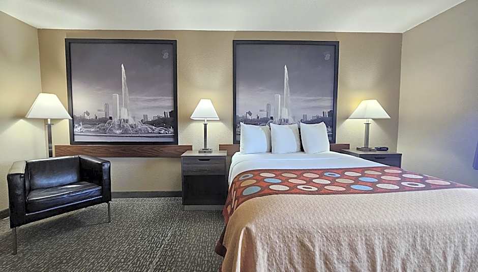 Super 8 by Wyndham Elgin