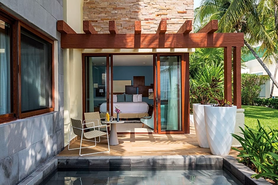 Azul Villa Esmeralda, by Karisma