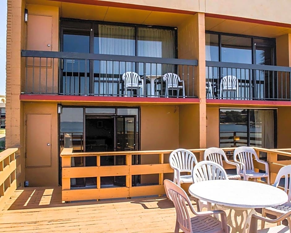 Quality Inn & Suites on the Bay near Pensacola Beach
