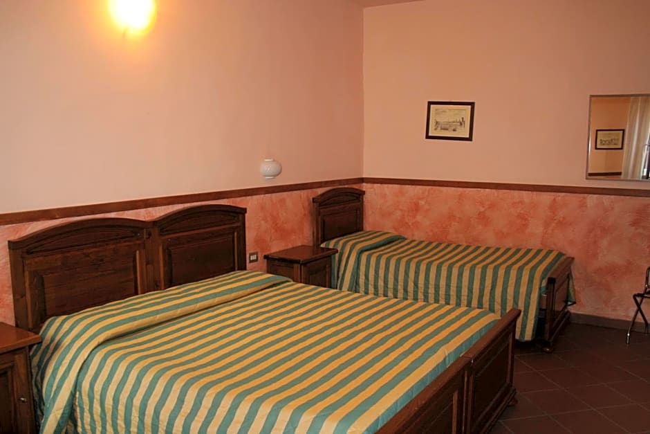 Hotel Monica