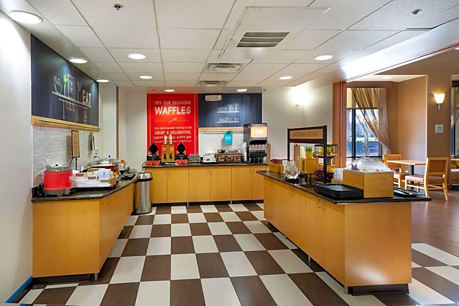Hampton Inn By Hilton And Suites Madera