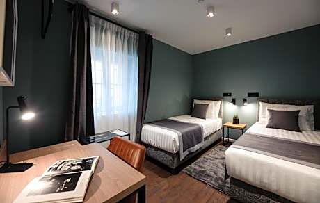 Superior King Suite