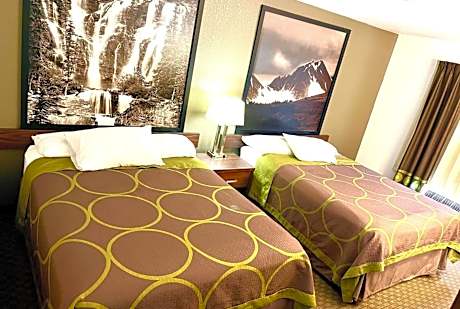 2 Queen Beds Non-Smoking