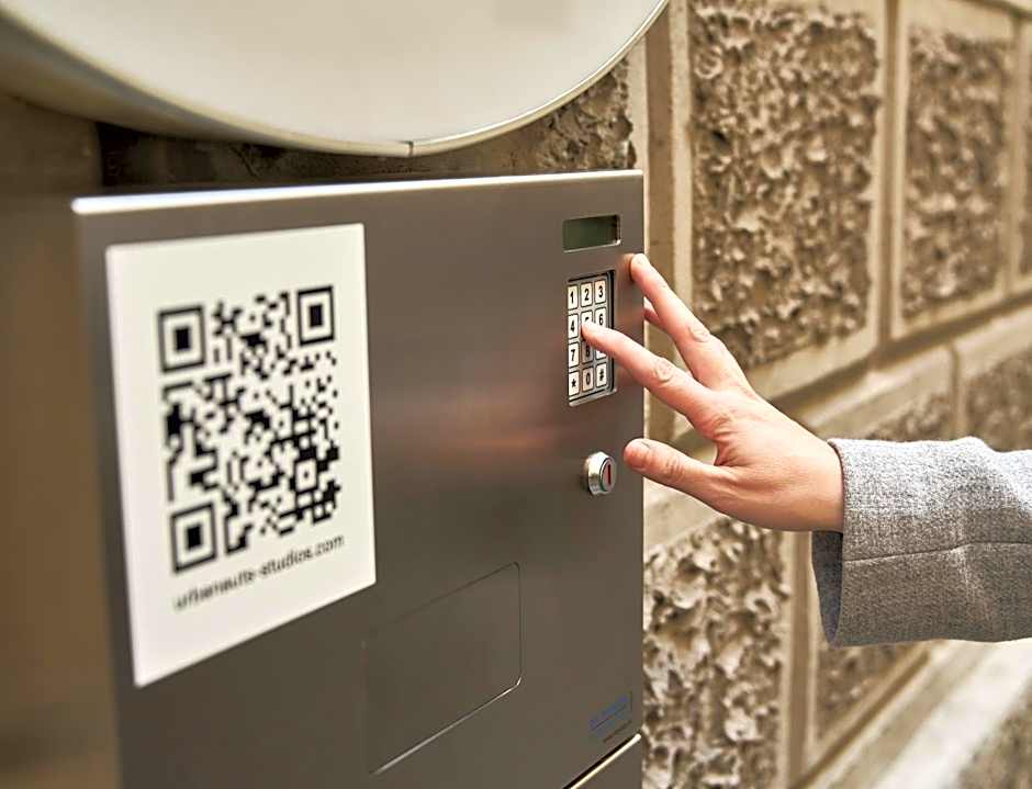 URBANAUTS STUDIOS Minelli