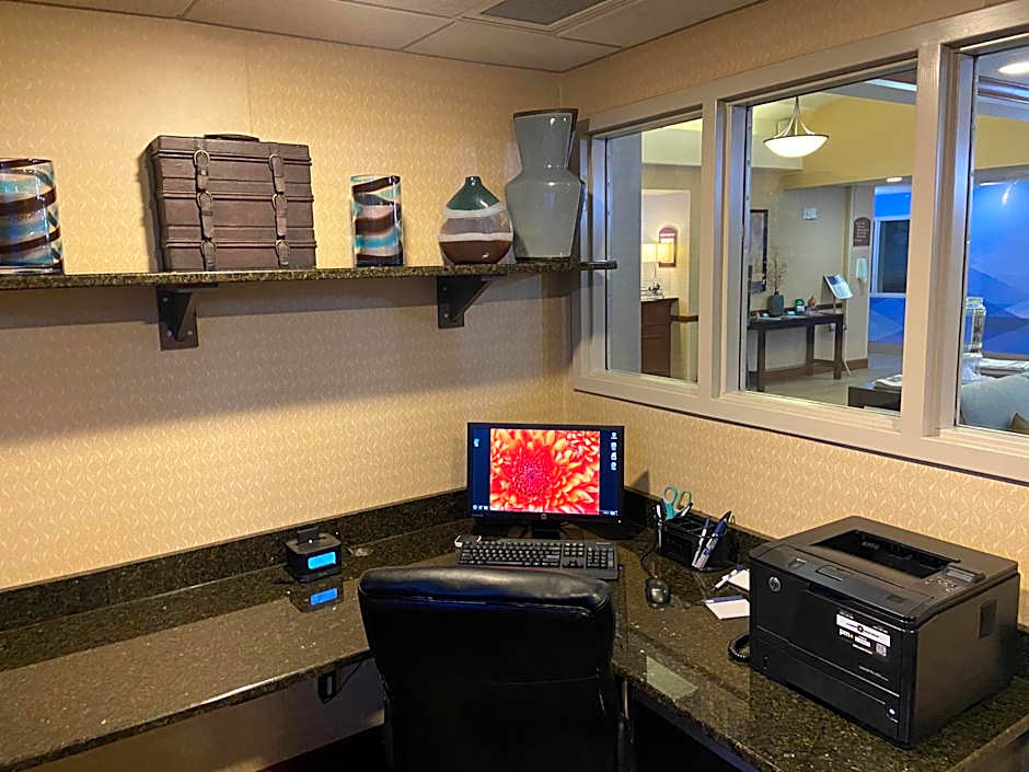 Holiday Inn Express Hotel & Suites Grand Forks By IHG