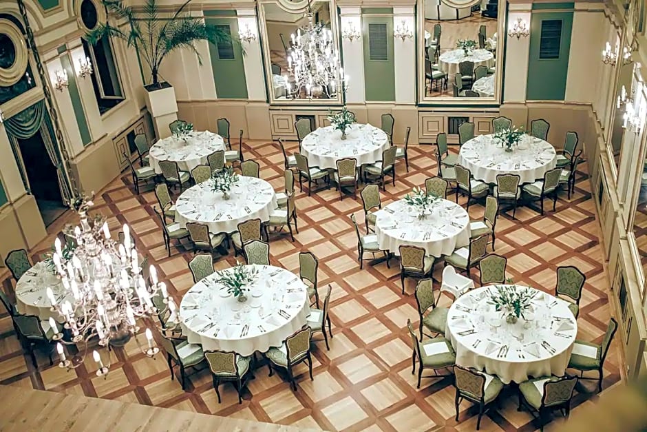 Grand Hotel