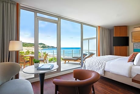 Executive room with Garden and Sea view, King bed