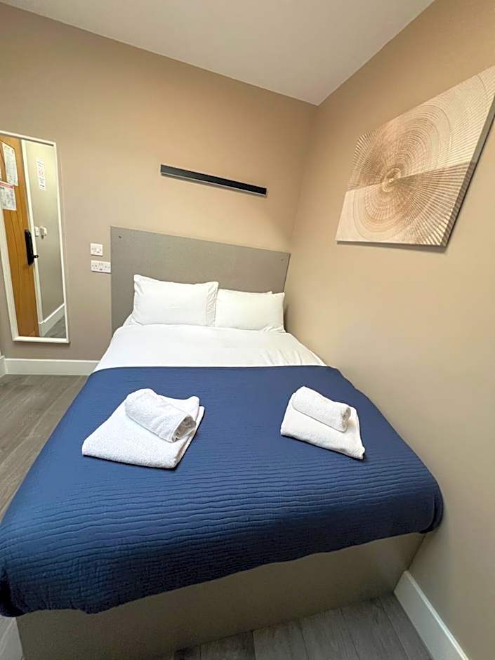 OYO Paragraph Palmers Green - Tottenham Stadium