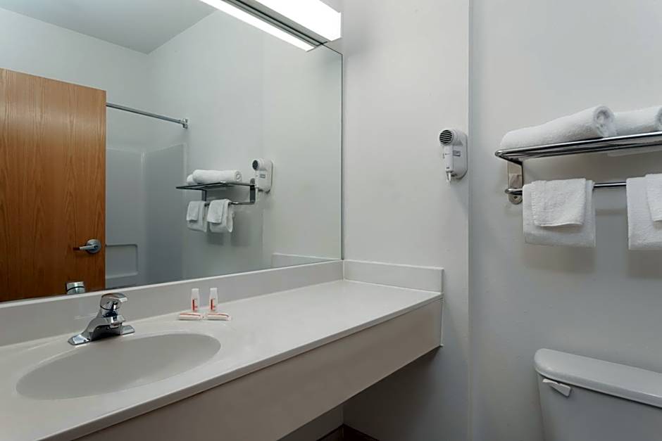 Days Inn & Suites by Wyndham Cambridge