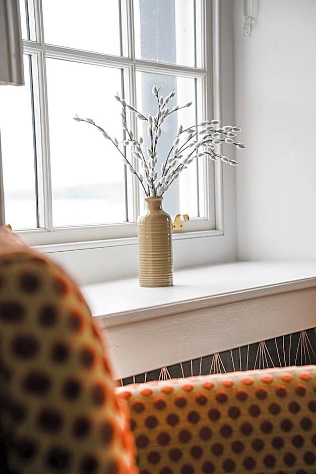 THE LORD NELSON HOTEL