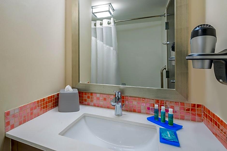 Holiday Inn Express & Suites Nassau By IHG