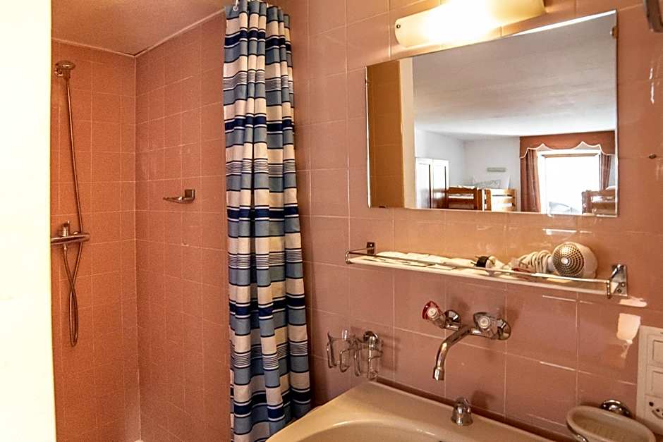 Hotel Des Alpes - Restaurant & Pizzeria