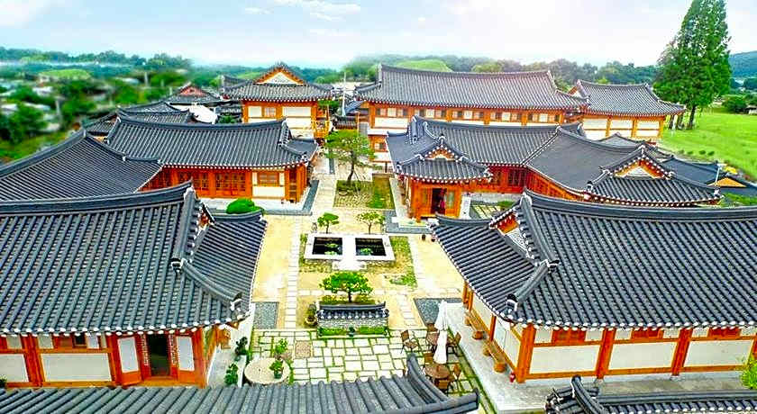 Hwangnamguan Hanok Village