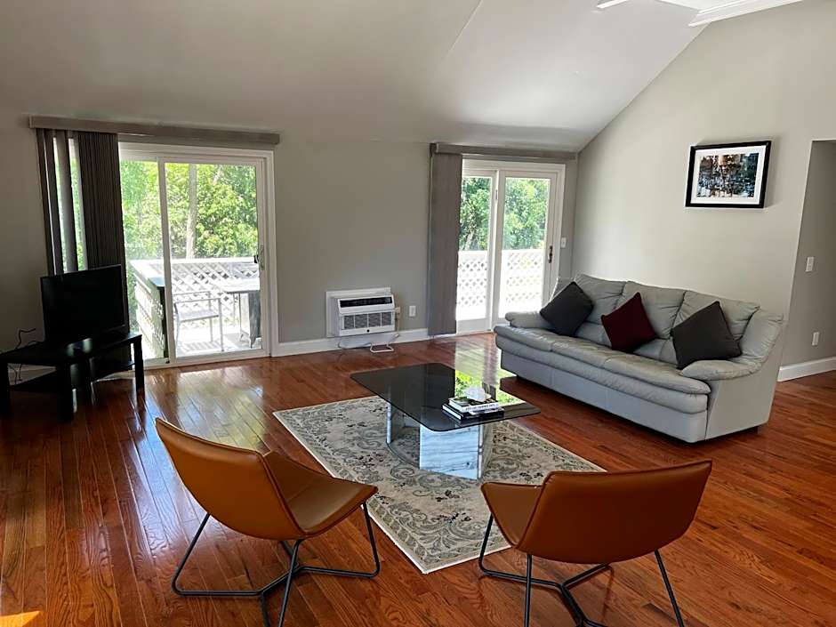 Captains Quarters Motel & Conference Center