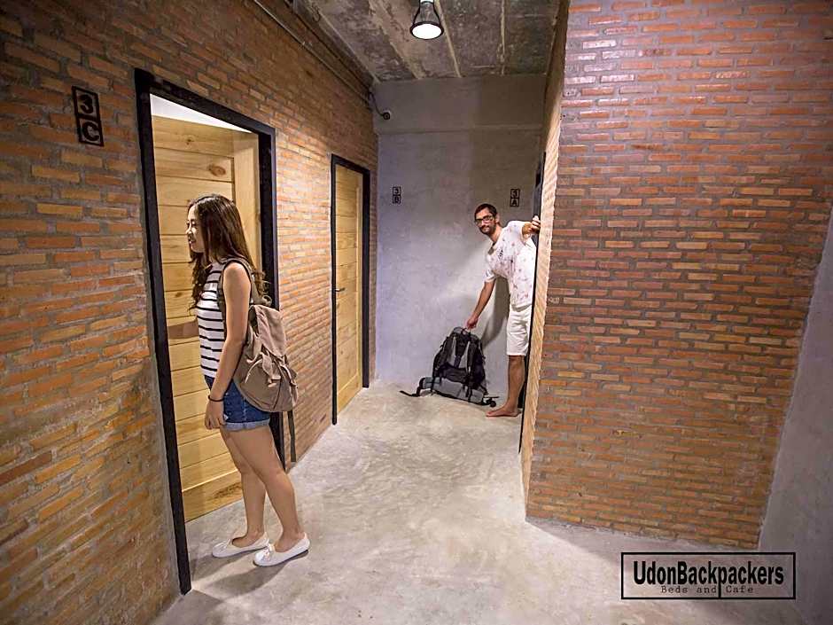 UdonBackpackers Beds and cafe