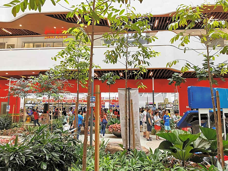 REVO at AURORA PLACE, Pavilion 2, 5 Minutes To AXIATA ARENA BUKIT JALIL FREE WIFI by De Harlequins Guesthouse