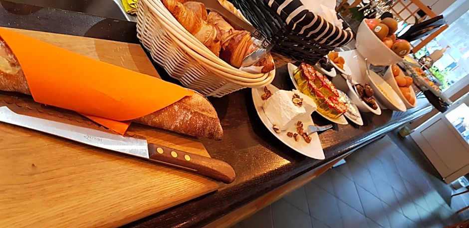 Savoy Hotel & Restaurant