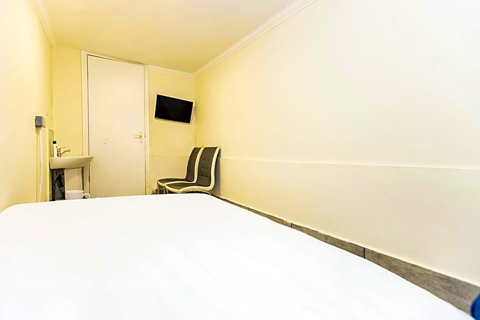 OYO Old Oak Tree Inn