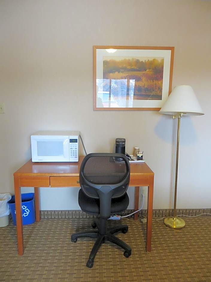 Travelodge by Wyndham Thunder Bay ON