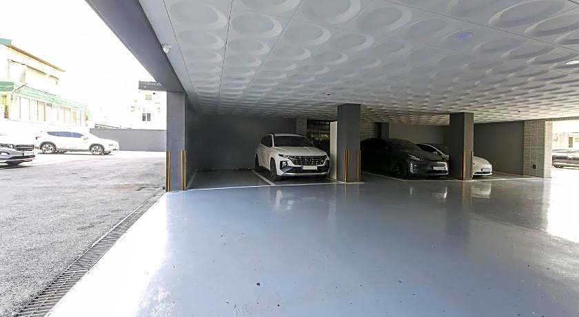 Gyeongju H Avenue Hwangridangil Branch