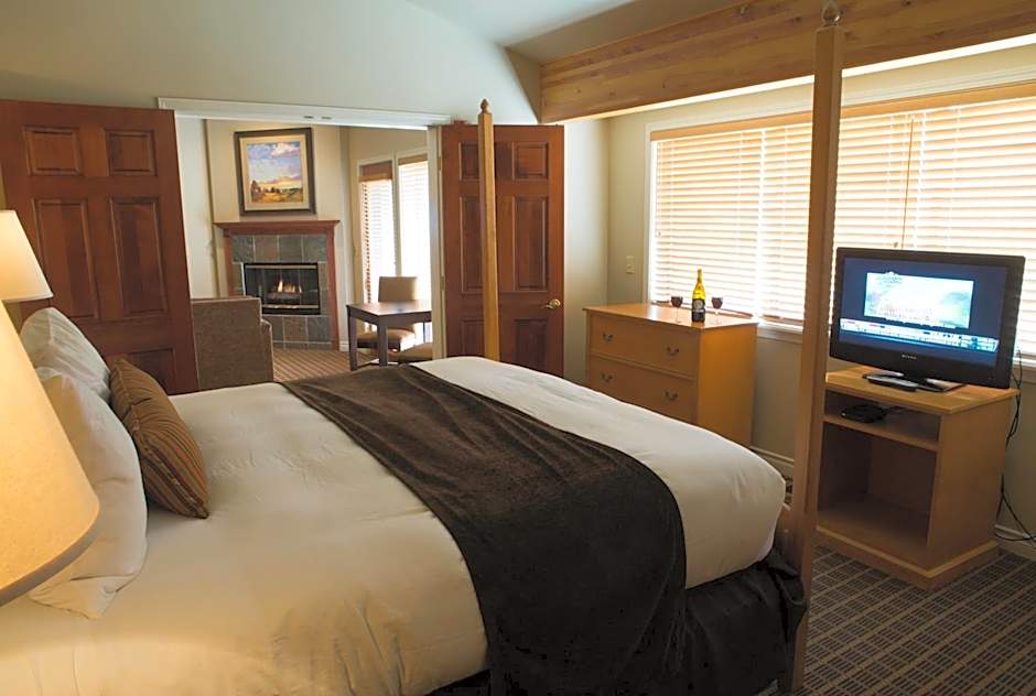 Photo 1 of 9 of Deluxe 1 King Bed Suite