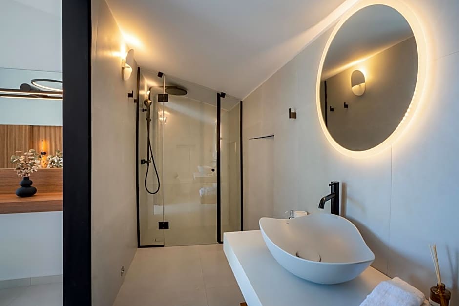 LIRIUM luxury suites