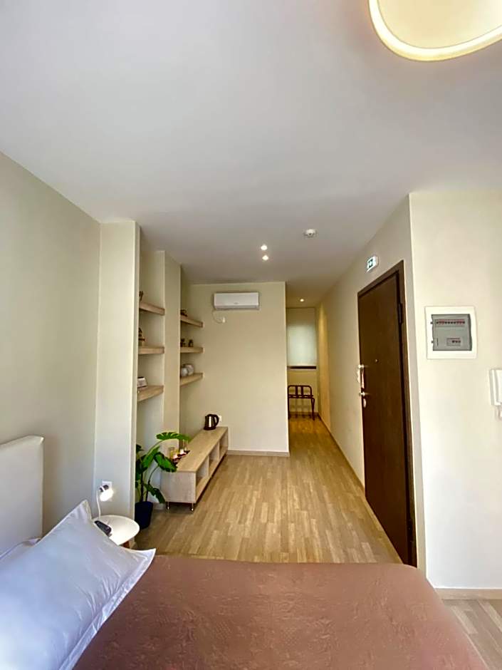 Tins Hotel City - Athens