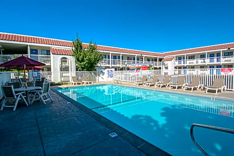 Motel 6 Redding South