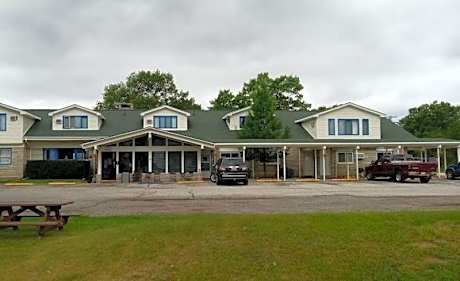 Camp Inn Lodge