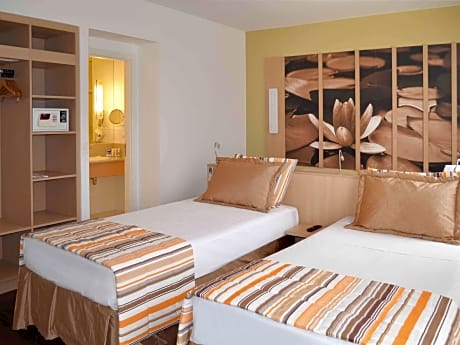 Superior Room with 2 Single beds