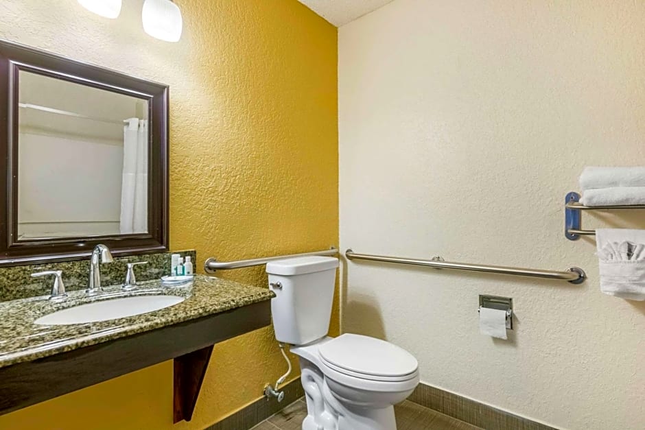 Quality Inn & Suites Leesburg Chain of Lakes