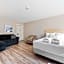 Gold Coast Inn ⁀➷ Breathtaking Sunsets ➠ Standard Lake View Room ➠ 106