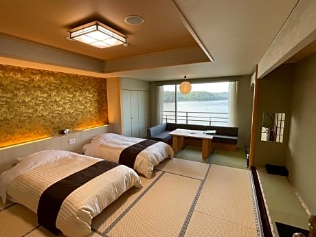 Japanese-Style Twin Room with Lake View-High Floor - Non-Smoking