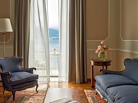 Deluxe Suite with Balcony and Sea View