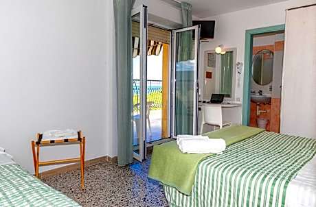 Triple Room with Sea View