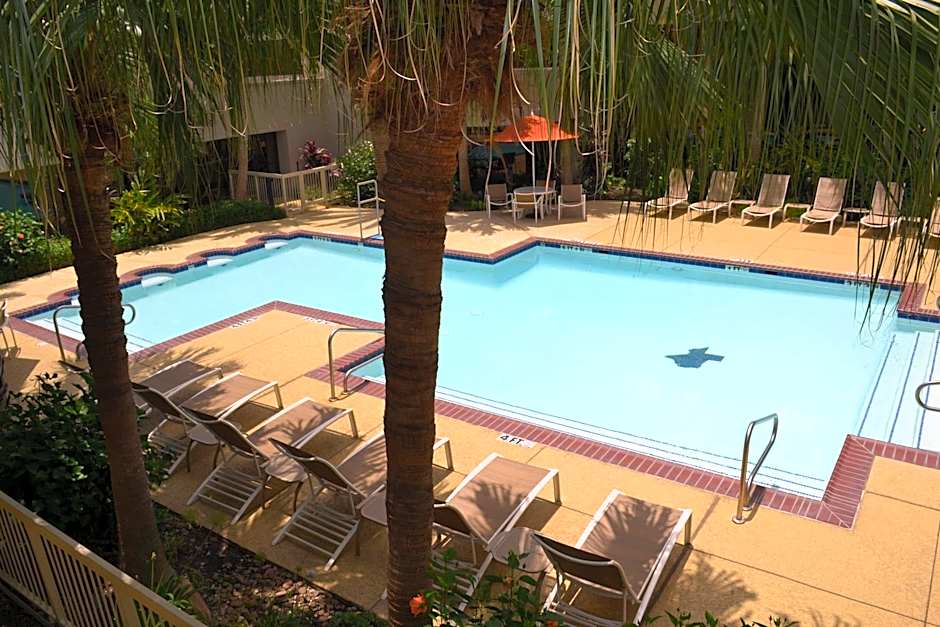 DoubleTree By Hilton Houston Hobby Airport