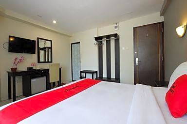 RedDoorz Plus @ Singosari Raya