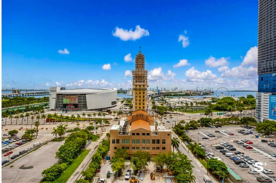 Modern Downtown 1BR with Amazing City Views