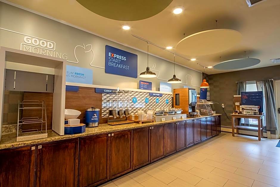 Holiday Inn Express Hotel & Suites Pittsburgh Airport By IHG