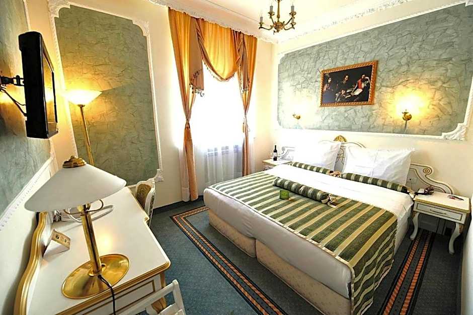 Queen's Astoria Design Hotel