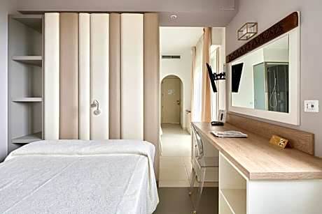 Luxury Room with Front Sea View - Beach Access