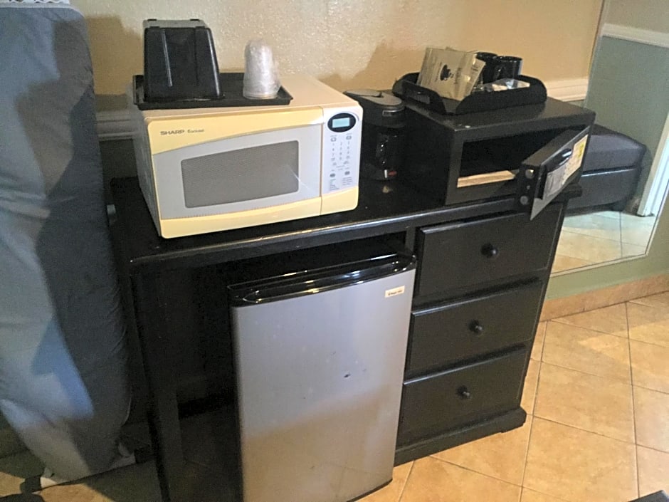 Paradise Inn & Suites