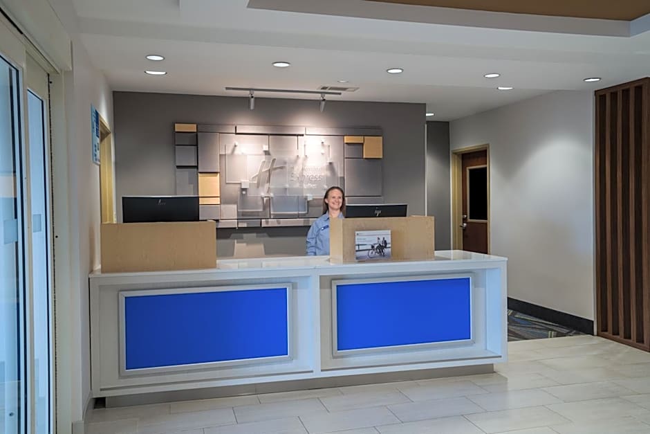 Holiday Inn Express Hotel & Suites Talladega By IHG