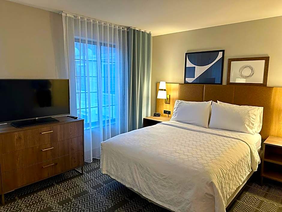 Staybridge Suites Milwaukee West-Oconomowoc By IHG