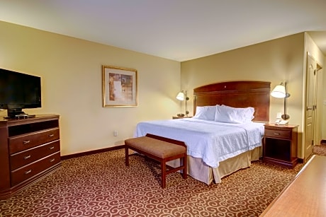  2 QUEENS MOBILITY ACCESS W/TUB NONSMOKING - MICROWV/FRIDGE/HDTV/WORK AREA - FREE WI-FI/HOT BREAKFAST INCLUDED -