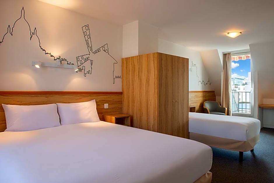 Au Pacific Hotel