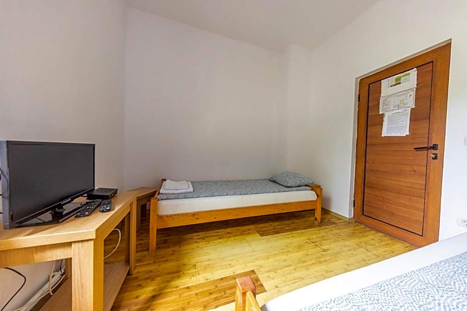 Route 68 Hostel Gurasada Park