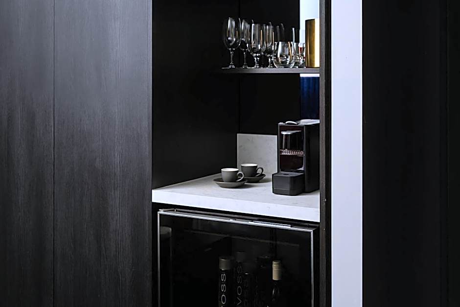 Midnight Hotel, Autograph Collection